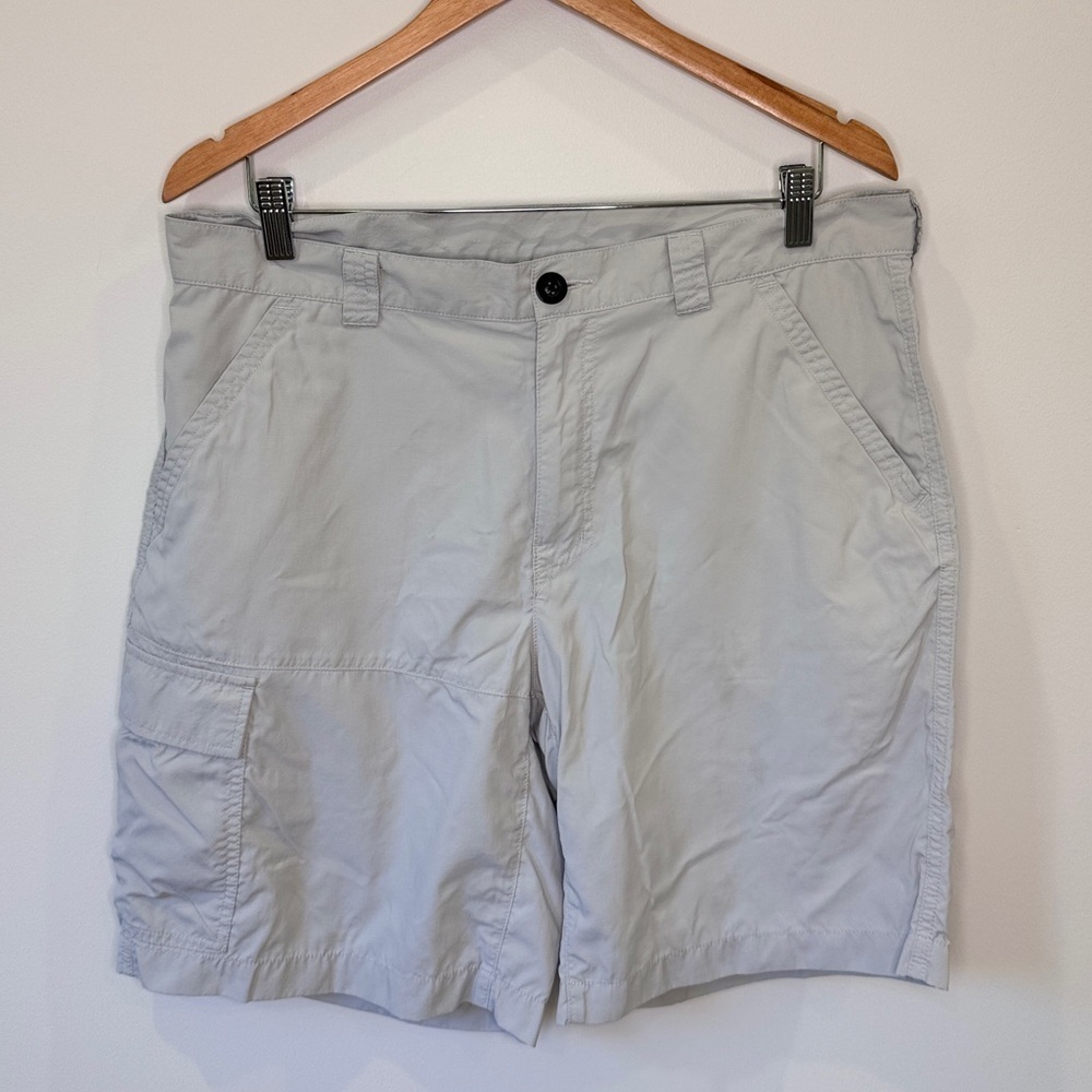 Columbia Men’s Omni Shade Gray Shorts (36W)